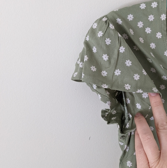 *NWT* Simons TWIK - Floral Cropped Button-Up Blouse - Picture 7 of 14